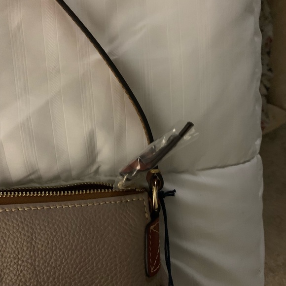 NWT Dooney and Bourke Crossbody bag - Picture 4 of 8